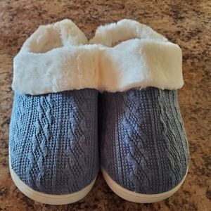 New Women's Fur Lined Blue Slippers Size 9/10
